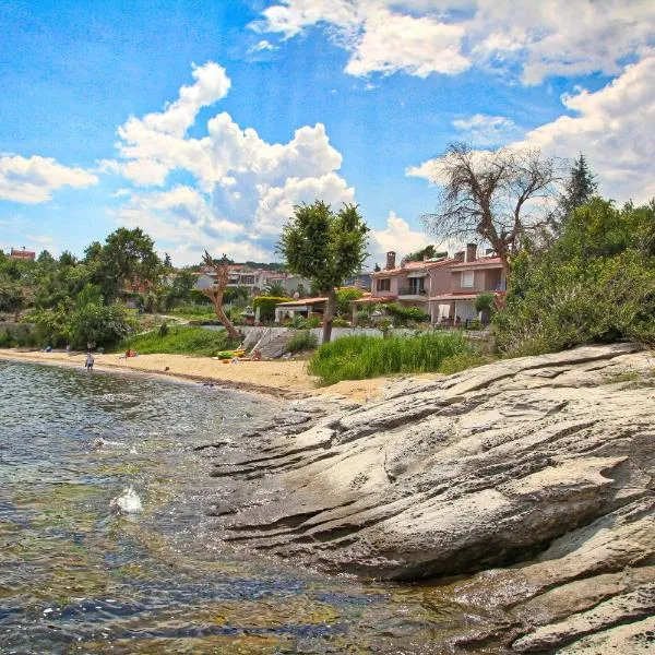 Aquamarine Apartments, hotel in Paleo Tsifliki