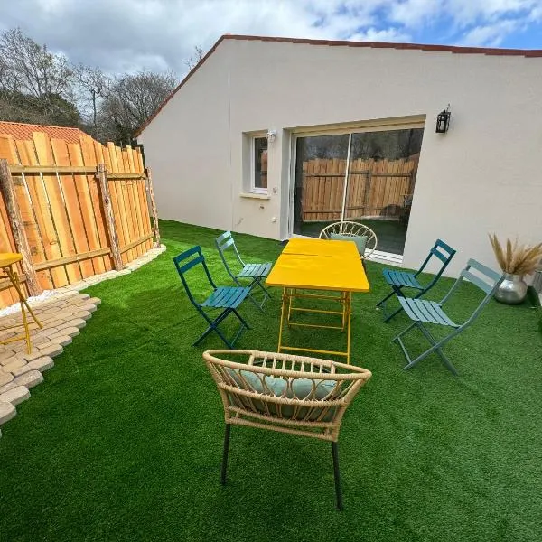 Sérénité aux Nids du Petit Bois pour un séjour détente en Charente Maritime – hotel w mieście Breuillet