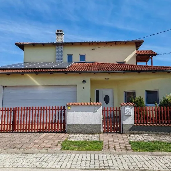 Sunny City House Dunaújváros, готель у місті Дуноуйварош