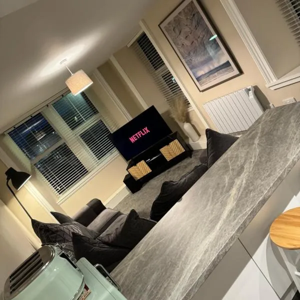 Central 2 bedroom apartment, hotel di Wick