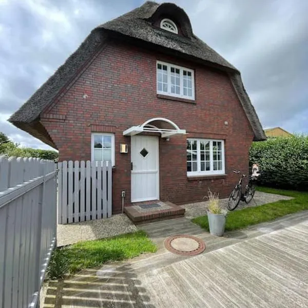 Kleine gemütliche Haushälfte Bobby, hotel a Keitum