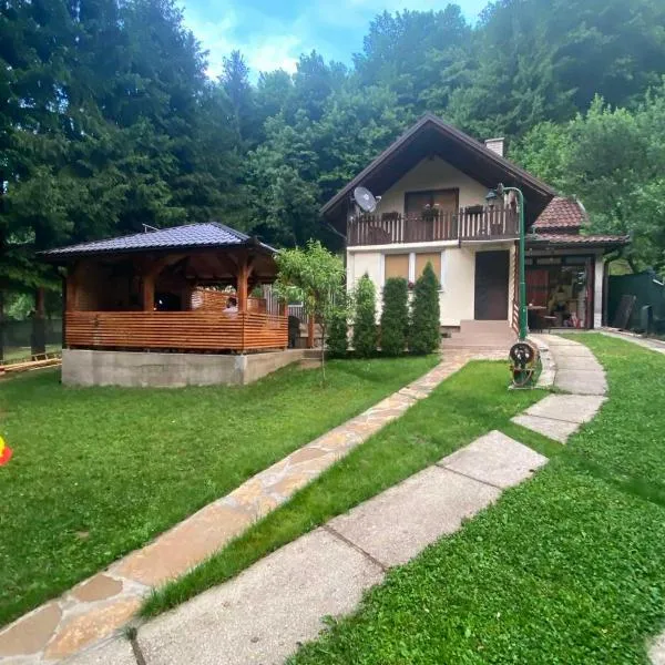 Forest House between Sarajevo & Vlasic, Hotel in Busovača