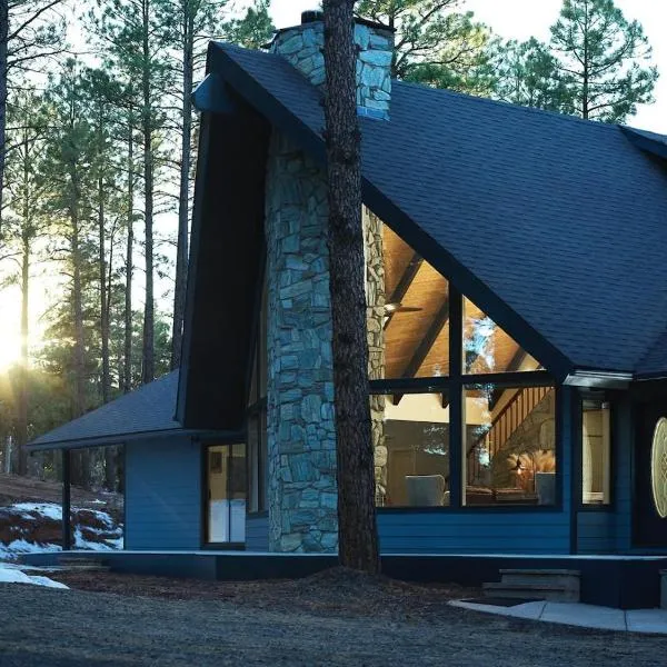 Cobalt Cabin Gateway to Grand Canyon Sedona & More, hotel v destinaci Williams