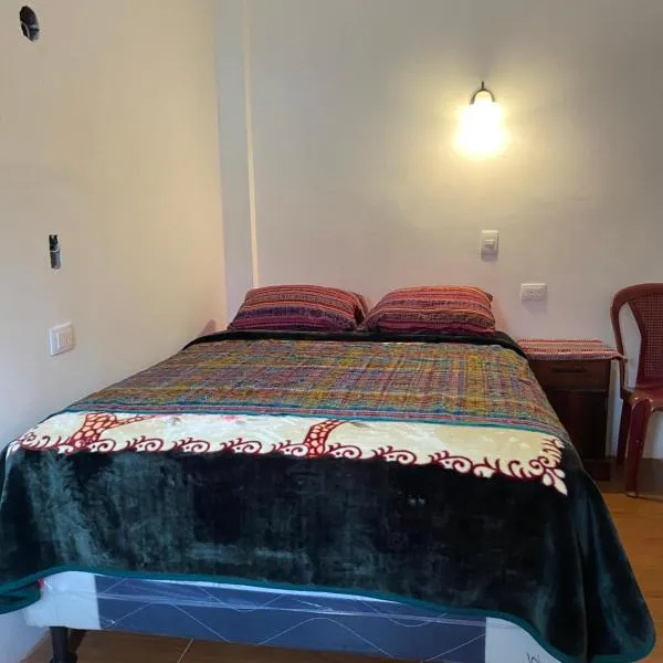“Posada Vicentas” compartir con una familia Tz’utujil, hotel in San Juan La Laguna