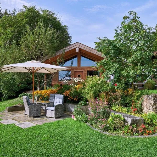 Das Alm-Chalet-Chiemsee, готель у місті Бернау-ам-Кімзе