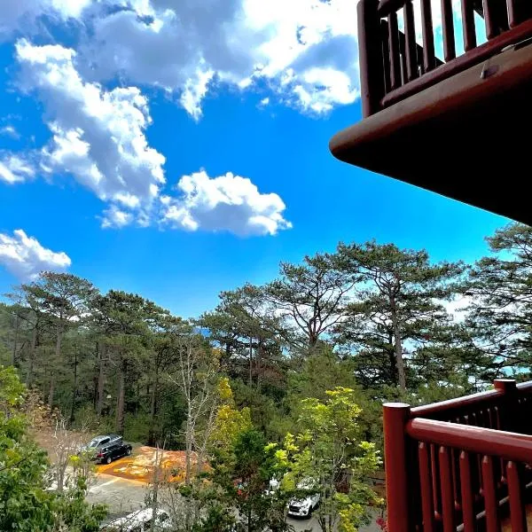 The Forest Lodge at Camp John Hay privately owned unit with parking 371, ξενοδοχείο σε Itogon