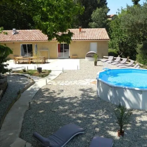 Gîte Cévennes de plein pied tout confort avec piscine privative 12 pers, hotel in Branoux-les-Taillades