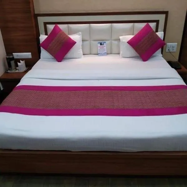 HOTEL DHANUA PALACE, hotel in Chandīgarh