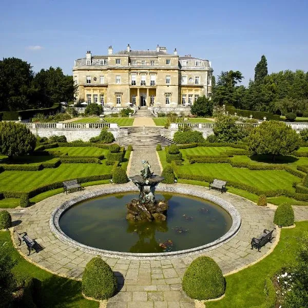 Luton Hoo Hotel, Golf and Spa, хотел в Лутън