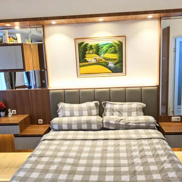 The cozy & luxury room in Podomoro City Deli Medan, hotel in Medan
