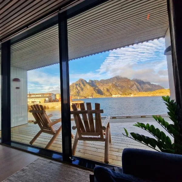 Seafront appartment Henningsvær, готель у місті Геннінґсвер