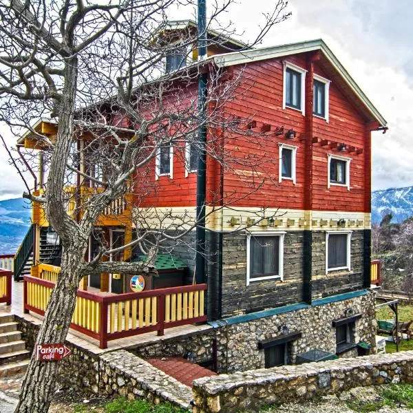 Colours' Chalet , ξενοδοχείο στη Μέση Συνοικία Τρικάλων