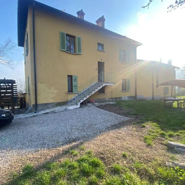 Casa vacanza Cascina Ronco- Natura e Relax vicino lago di Como, hotel v destinaci Erba