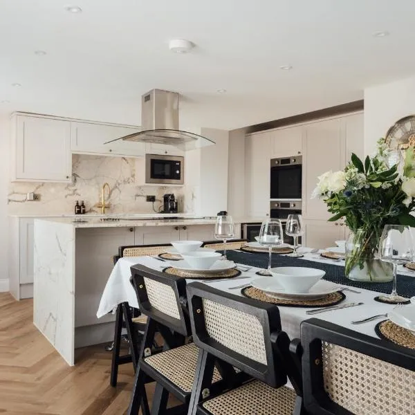 Fun house in the heart of Colchester, hotel u gradu 'Colchester'