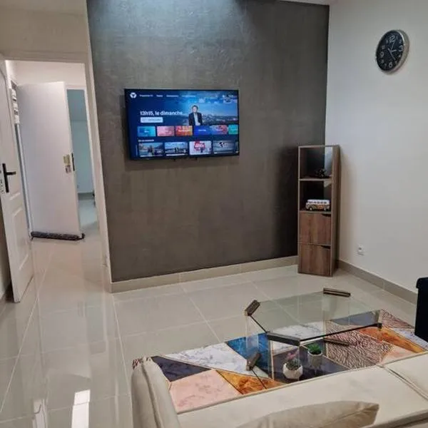 F2 type apartment Near Stade de France, hotel in Saint-Denis