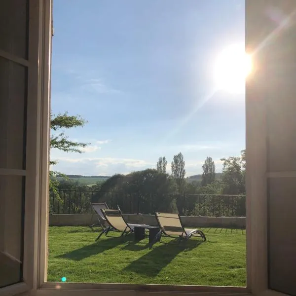 Chambre avec vue sur la campagne!, hotel in Tourny