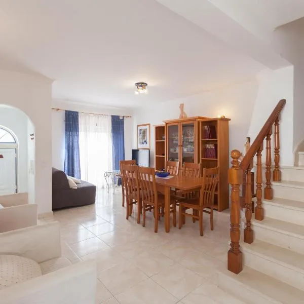FLH Large Ericeira House with Terrace, hotel em Ericeira