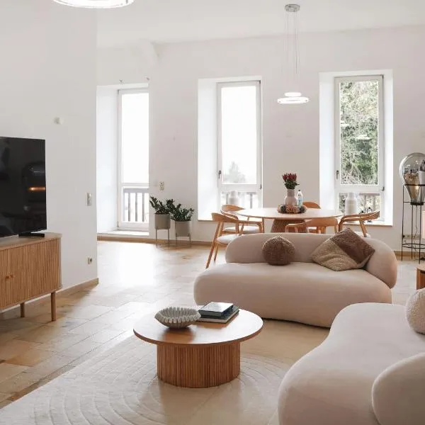 LOEWENHERZ HOMES Luxury Apartment - Stadt- und Seenähe - fellnasenfreundlich - lichtdurchflutet, hotel en Stephanskirchen