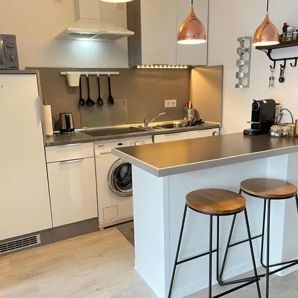 Living at Saarpartments -AdultsOnly- 2 Bedrooms, Kitchen - Business & Holiday Apartments for Long- and Short term Stay, 3 min to Train Station, Secure E-Bike Parking!, hotel in Saarbrücken