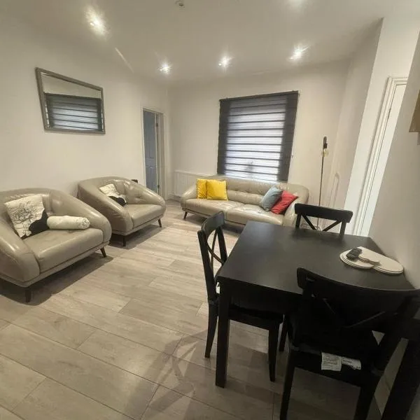 EEJs Modern London 3 bed flat near Crystal Palace Stadium - Great transport links: Norwood şehrinde bir otel
