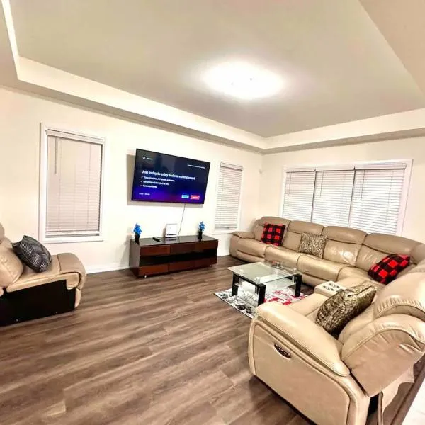 Entire Home In Niagara Falls, Canada, khách sạn ở Niagara Falls