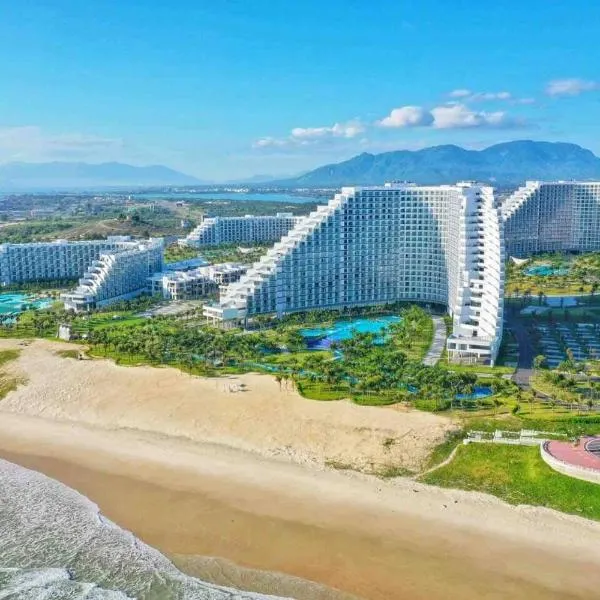 The Oceanfront Apartment At Cam Ranh, hotel u gradu Kam Ran