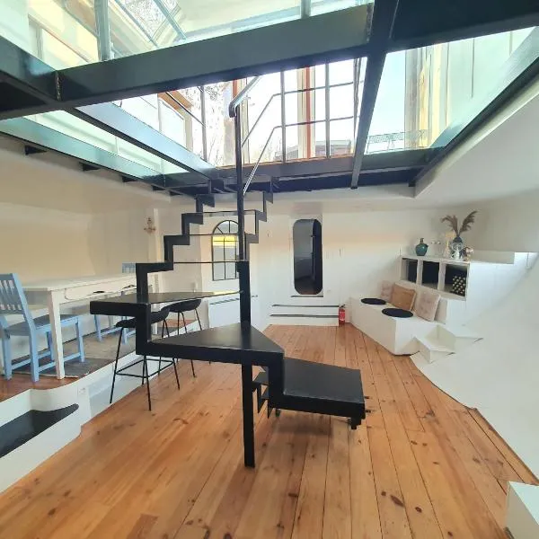 EXIGEHOME - Péniche 120 m2 en bord de Seine calme et verdoyant, hotel a Le Port-Marly