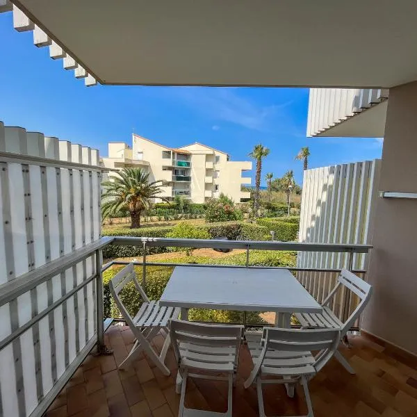 Studio cabine avec piscine, parking sécurisé et accès direct plage à Saint-Cyprien - FR-1-753-15, hotel in Saint-Cyprien