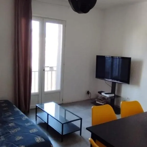 Appartement lumineux, отель в Монтрёе