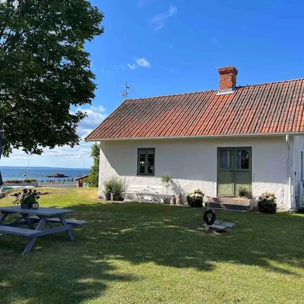 Hamnstuga i Hästholmens småbåtshamn, hotel v destinaci Ödeshög