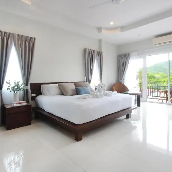 The Langstan Suites, hotel a Naiharn-parton