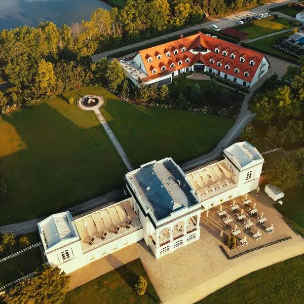 HOTEL Hraniční zámeček, hotel en Hlohovec