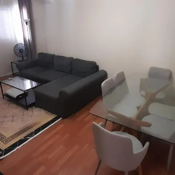 SHARED APARTMENT WITH PRIVATE ROOM, hotel in Bobadela