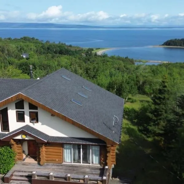 Privacy @ Bras d’Or Lakes Sun House Chalet, hotel u gradu 'St. Peter's'