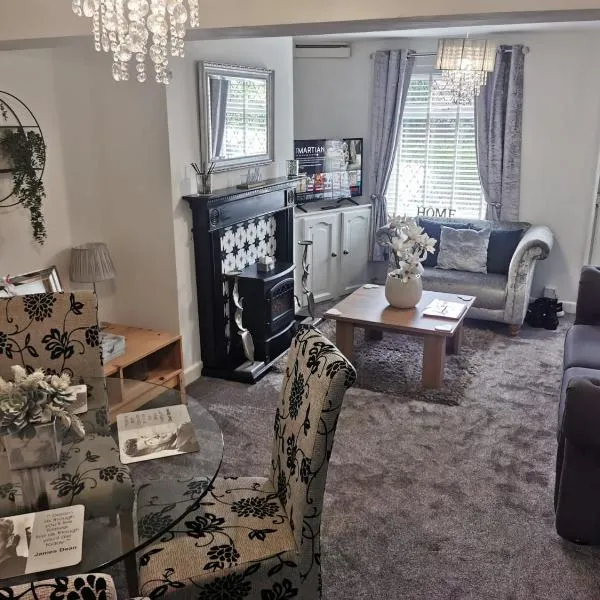 Stunning 2-Bed House in Macclesfield Cheshire: Macclesfield şehrinde bir otel