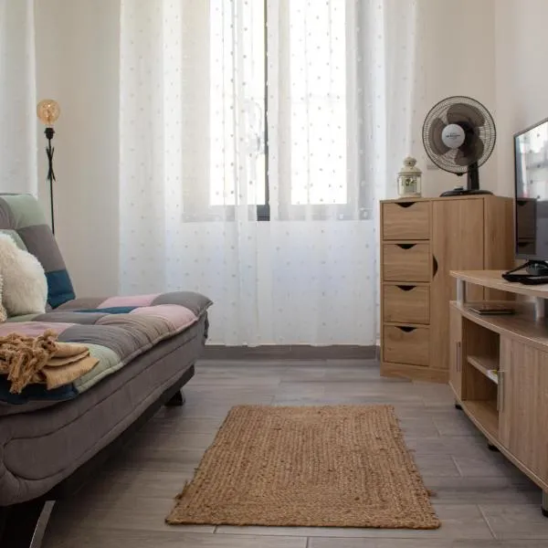 Casa Amarela - Conforto e localização central!, hotel en Faro