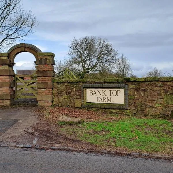 Bank Top Farm Cottages, hotel em Whiston