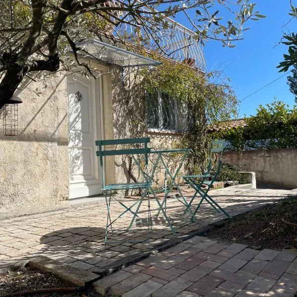 Confortable studio au calme avec accès piscine et parking, hotel em Bouc-Bel-Air