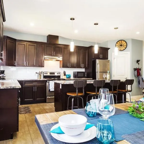Modern Home - King Bed - Garage - Long Stays, hotel v destinaci Edmonton