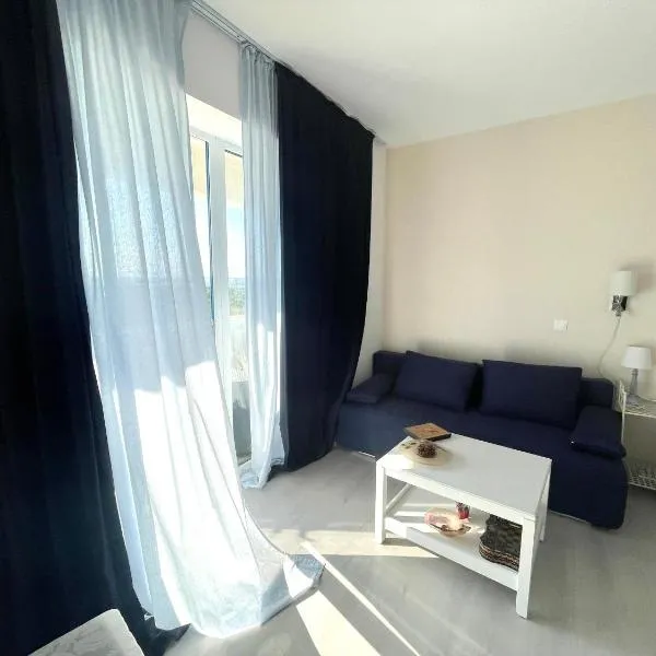 Seaside Dream and Sunset Breeze Studios at Blaxy Resort, hotel en Olimp