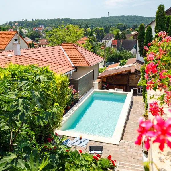 Viesnīca Casa Montana Apartments pilsētā Balatonalmadi