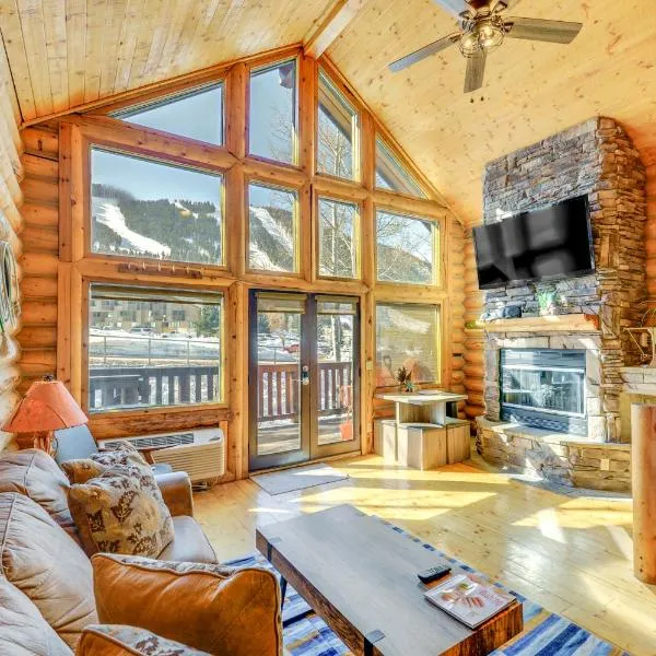 Cozy Mountain Condo Across From Snow King Ski Mtn!, hotel in Jackson