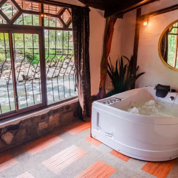 Spa Hosteria Miramelindo، فندق في بانوس