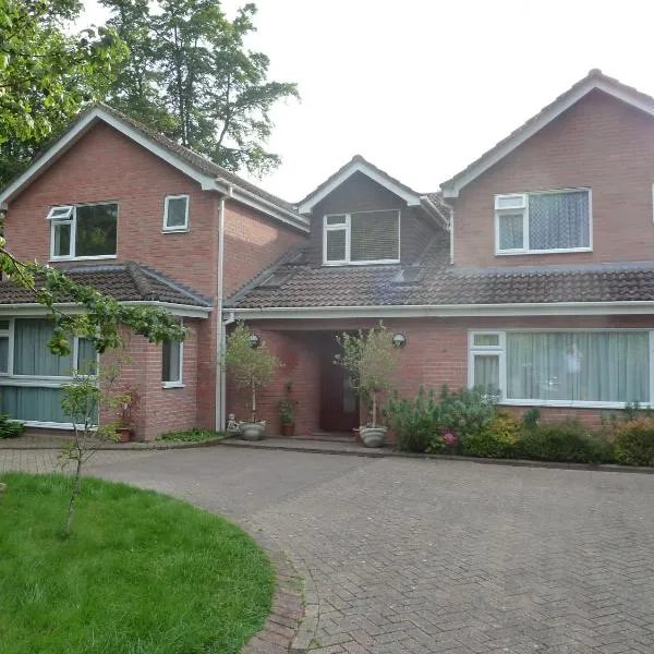 Cameron House, hotel in Landford