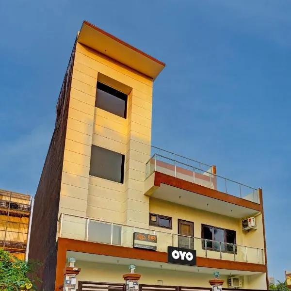 OYO CDs Residency, hotel in Manjhāoli