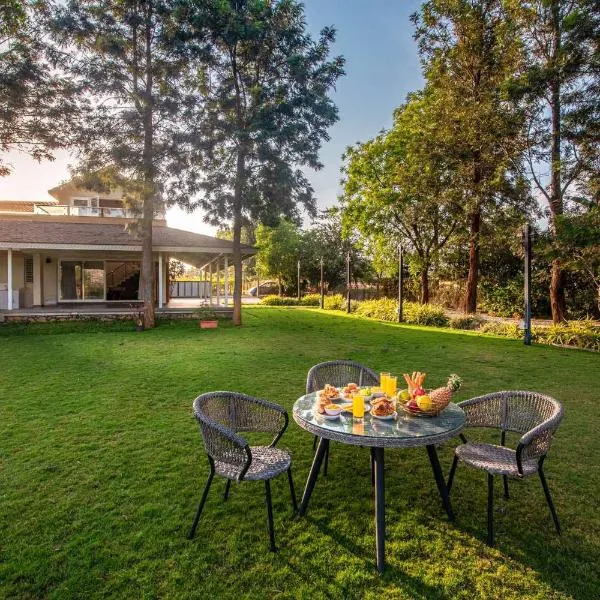 StayVista's Silver Grove - Serene Haven with Expansive Lawn & Terrace, hotel em Nashik