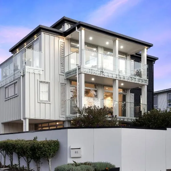 The Bays Bed & Breakfast, hotel in Auckland