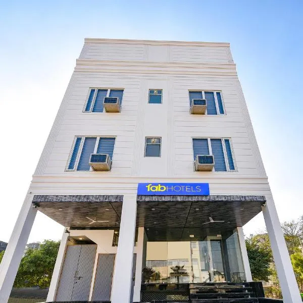 FabHotel The Premium Villa, hotel in Faridabad