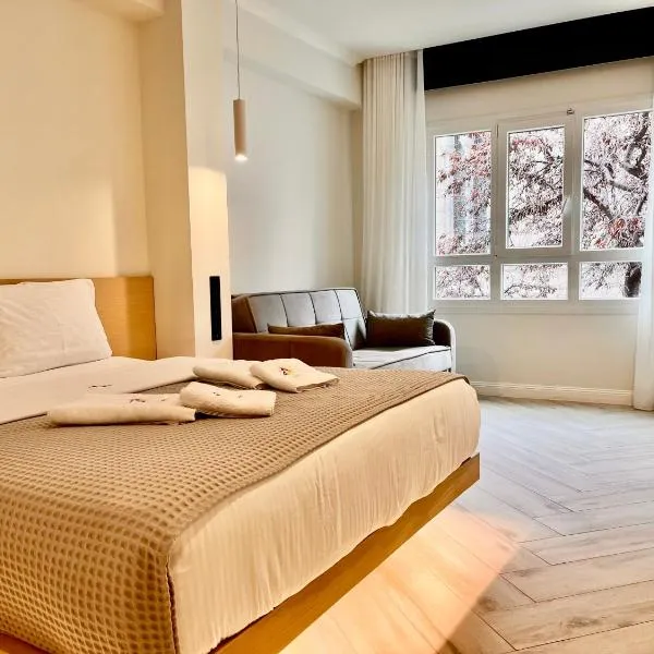 Triple A - Stylish Seven On The Pedestrian - FREE Parking!, hotel v Aténách