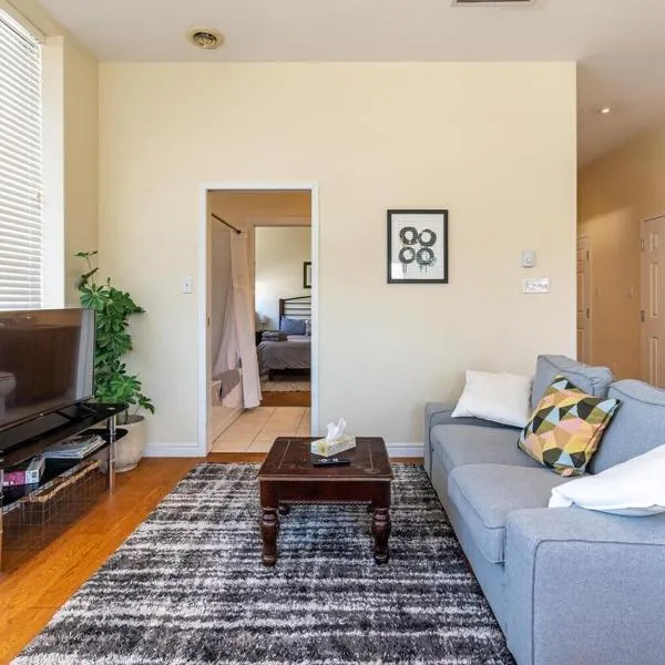 Spacious Downtown Loft #1 with AC, hotel in Halifax